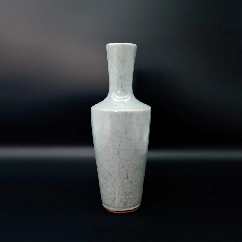 冰裂藏千年｜清代哥釉金絲鐵線直頸瓶，盡顯宮廷雅韻
